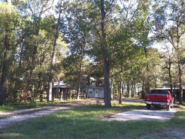 Building Photo - 900 Springwood Dr