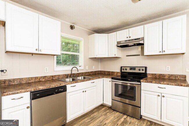 Building Photo - 2654 Luke Dr