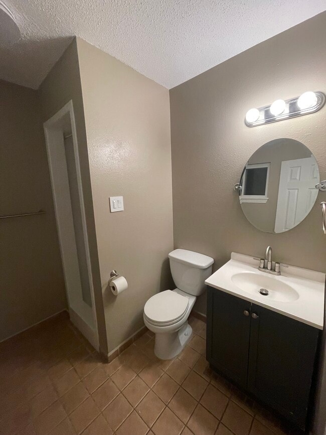 Building Photo - 1209 W Copper Ave