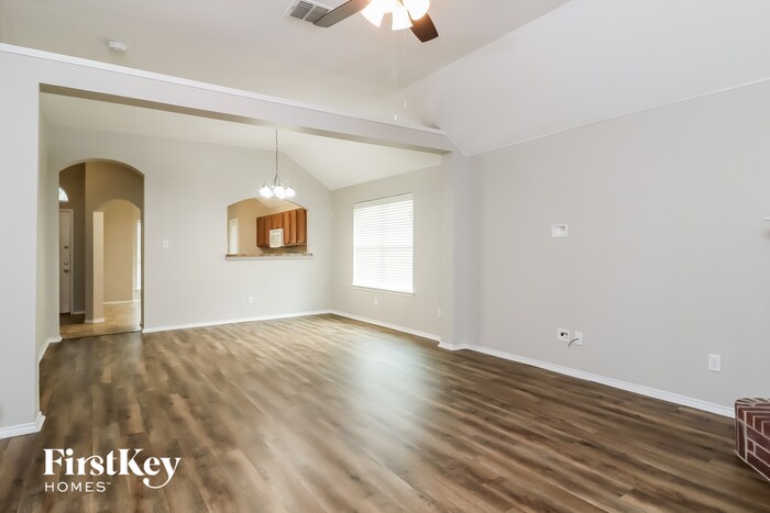 Building Photo - 1124 Manhassett Ct