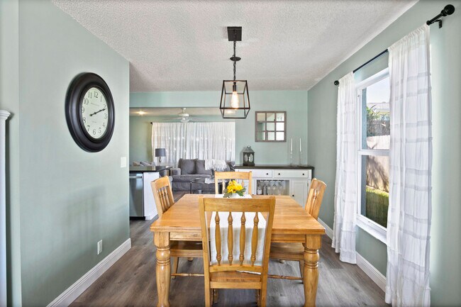 Building Photo - 9032 SE Sandridge Ave