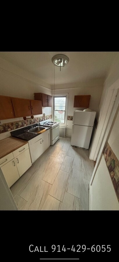 Building Photo - 383 Ashford Ave