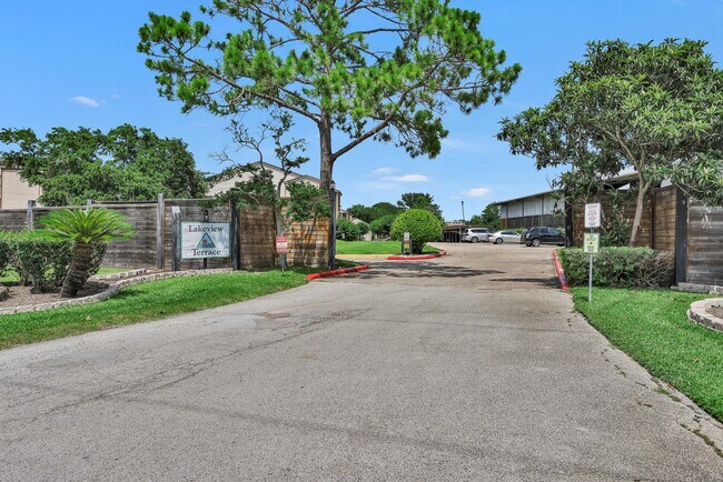 Building Photo - 205G Lakeview Terrace