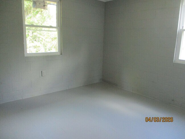 Building Photo - Affordable Ground-Level Living in Greenwood