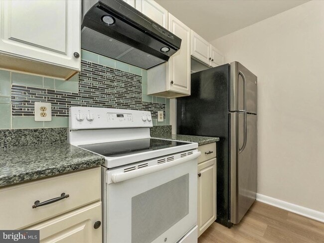 Building Photo - 5803 Oleander Pl