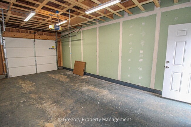 Building Photo - 1202 44th St SE