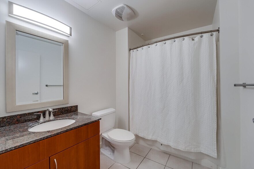 Building Photo - 889 Date St