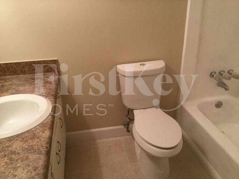 Building Photo - 4005 Rock Mill Pkwy