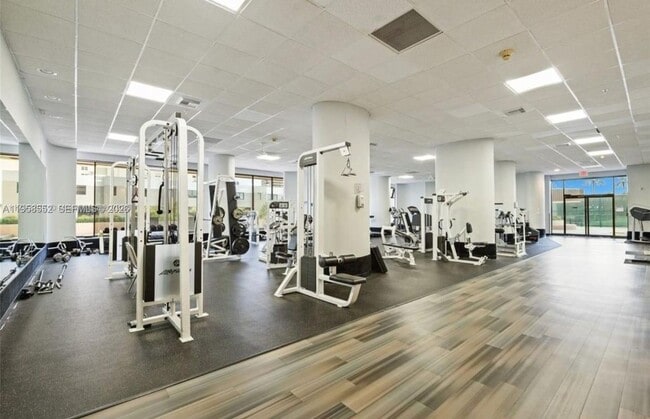 Building Photo - 1800 NE 114th St