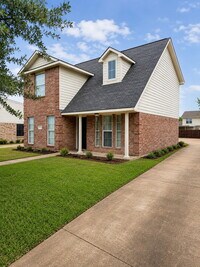 Building Photo - "Charming 4-Bedroom-3 Full Baths in College Station – Your Ideal Retreat Awaits!"