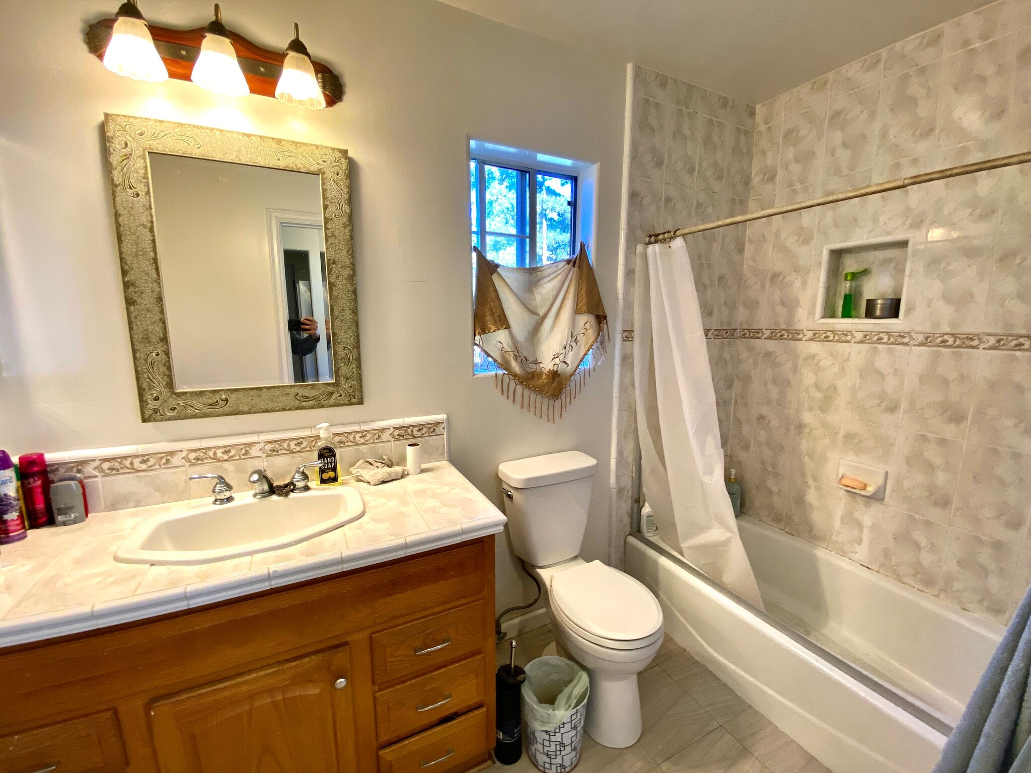 Building Photo - 1653 1/2 Maltman Ave