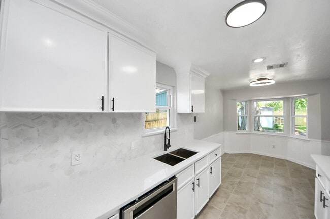 Building Photo - 10602 Raydell Dr
