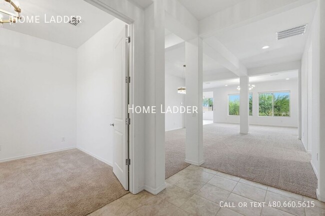 Building Photo - 10812 E Tesla Ave