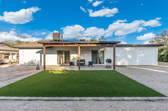 Building Photo - 14410 North 42nd Pl