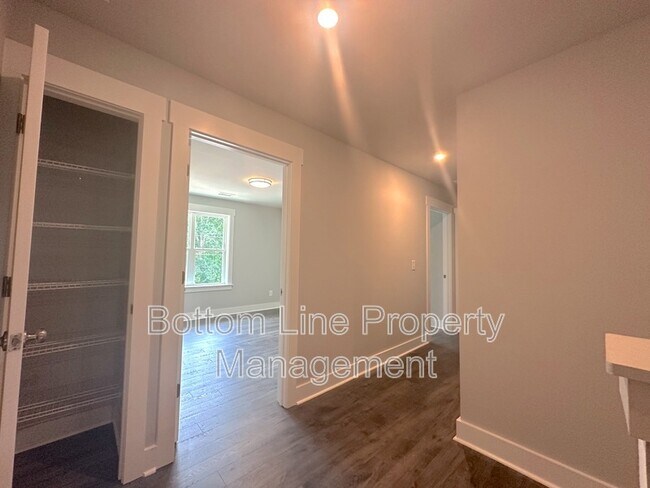 Building Photo - 2923 Burgess Dr