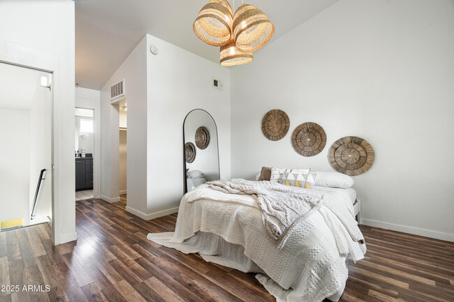 Building Photo - 1111 W University Dr