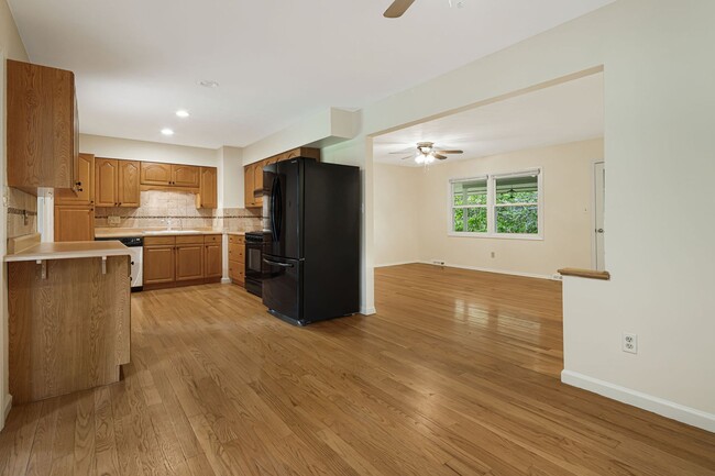 Building Photo - 3-Bedroom Home in North AVL with Studio an...