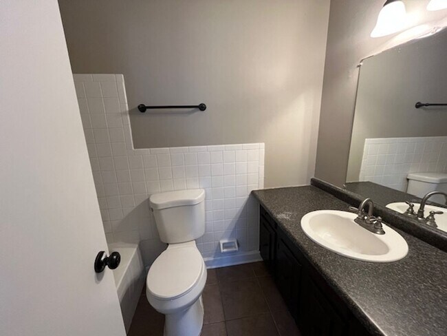 Building Photo - Renovated 3 Bedroom 2.5 Home for Rent!