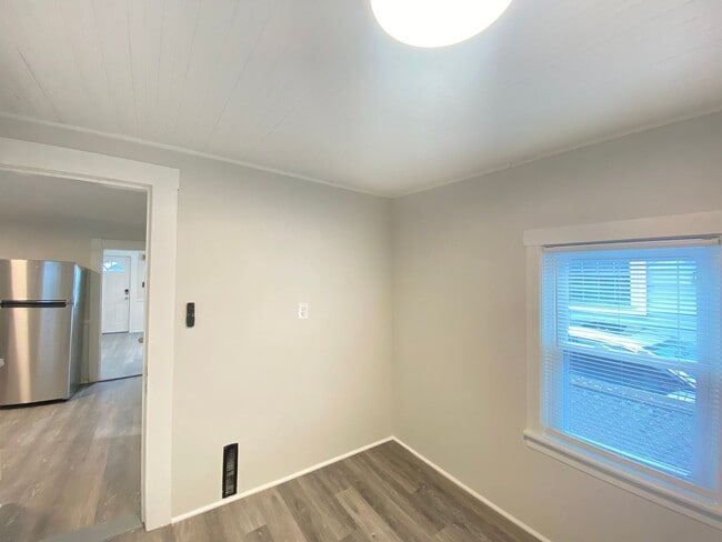 Building Photo - 8 Parkinson Ct