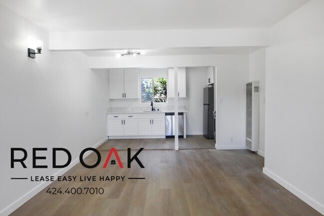 Building Photo - Modern, Spacious, Remodeled One Bedroom wi...