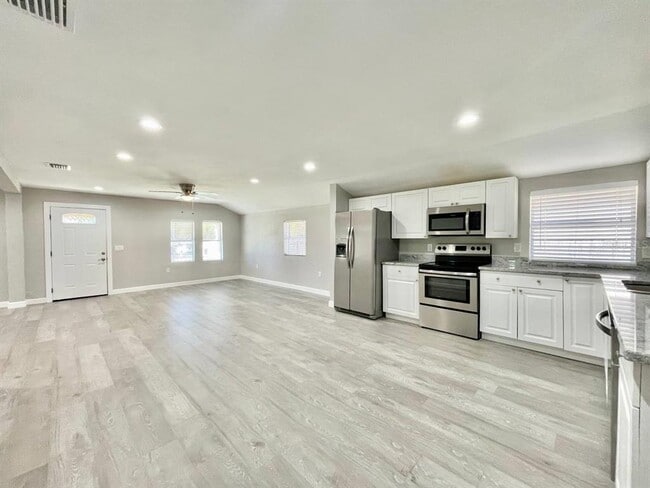 Building Photo - 7108 S Mascotte St