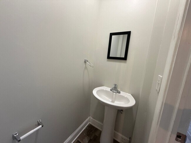 Building Photo - Beautiful Three - Bedroom Home In Baltimore