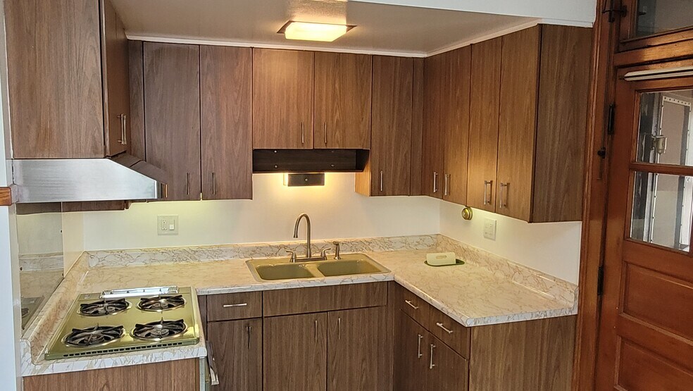 Building Photo - 5228 W Hutchinson St