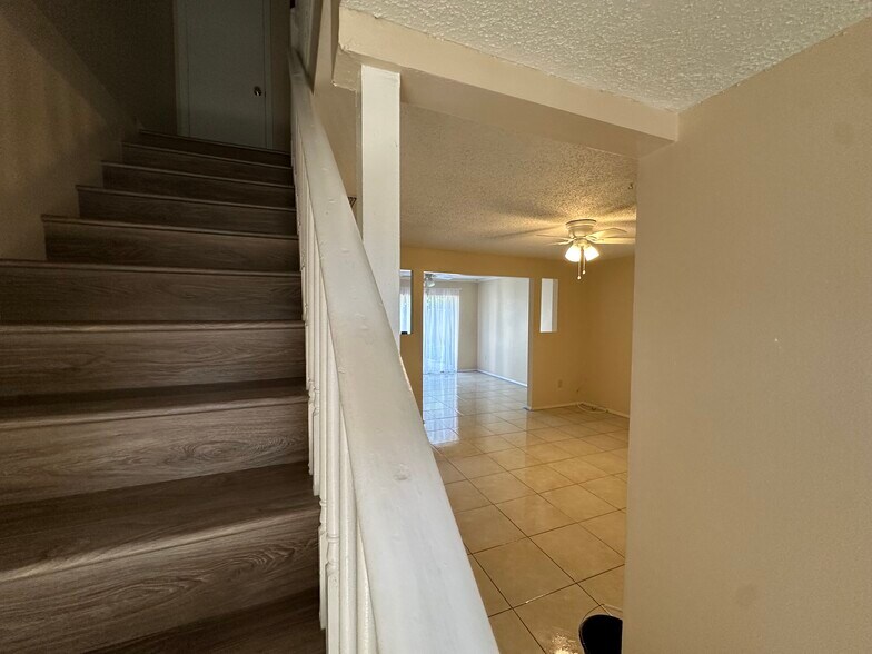 Building Photo - 2163 Alicia Dr