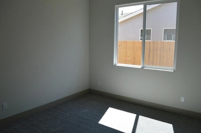 Building Photo - 2430 Bastidas Dr