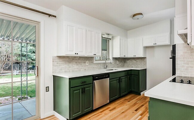 Building Photo - Beautiful 4 bedroom, 2 bath home in Southe...