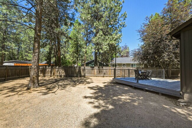 Building Photo - Furnished 3-Bedroom Home in Southwest Bend with Yard Care Included