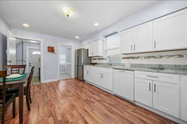 Building Photo - 4316 W 31st St