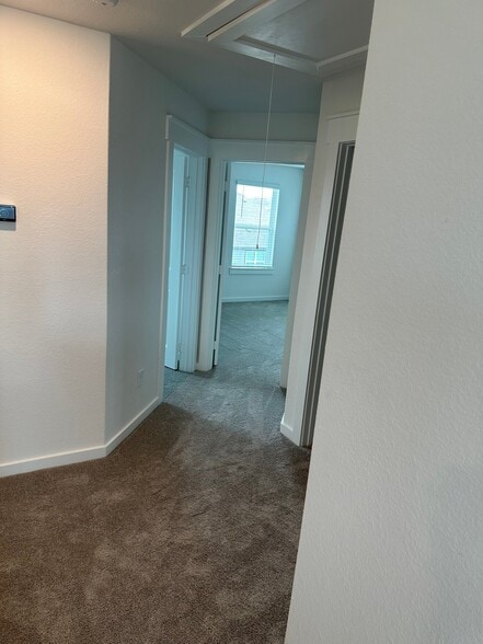 Building Photo - 4633 Peony Grn Dr
