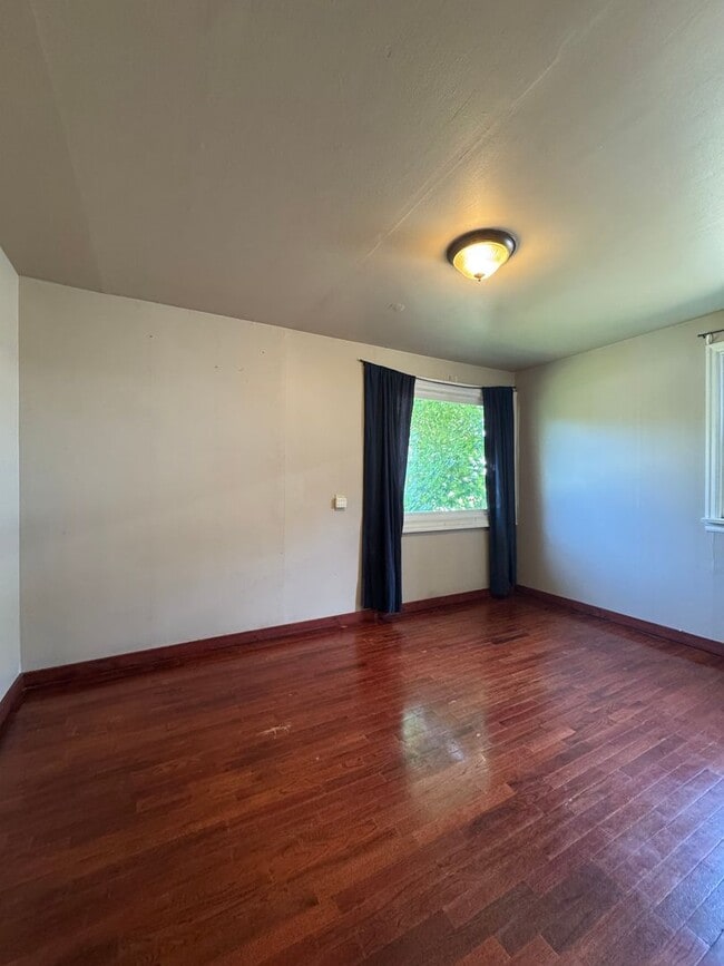 Building Photo - Cozy 2-Bedroom Pet-Friendly Home for Lease