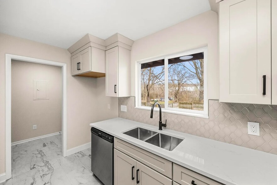 Building Photo - 5702 Brentwood Meadows Cir