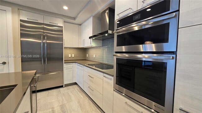 Building Photo - 100 E Las Olas Blvd