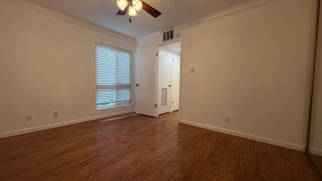 Building Photo - Charming 1 bed 1 bath condo on bottom floor