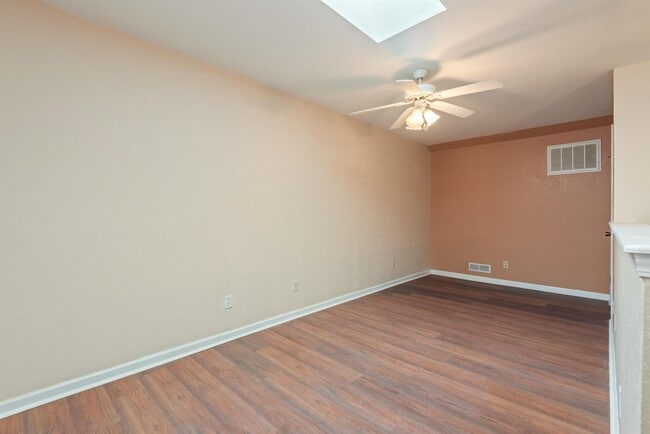 Building Photo - 550 Brookshire Way