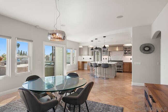 Building Photo - 376 Canyon Ridge Dr