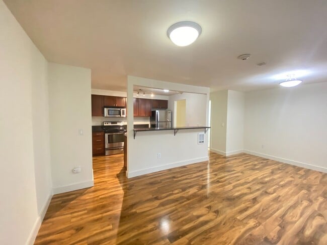 Building Photo - Fantastic location for this spacious 2 level townhouse