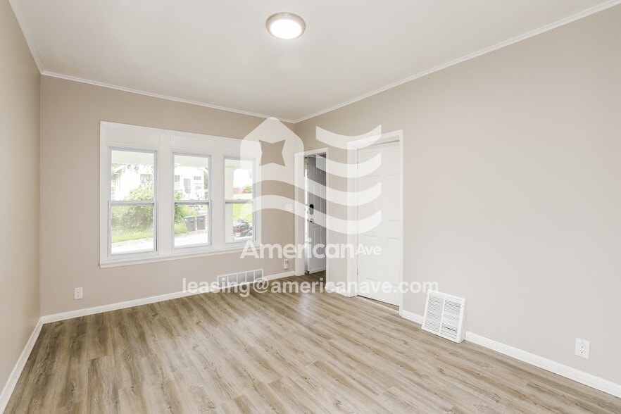 Building Photo - 4262 Maple St