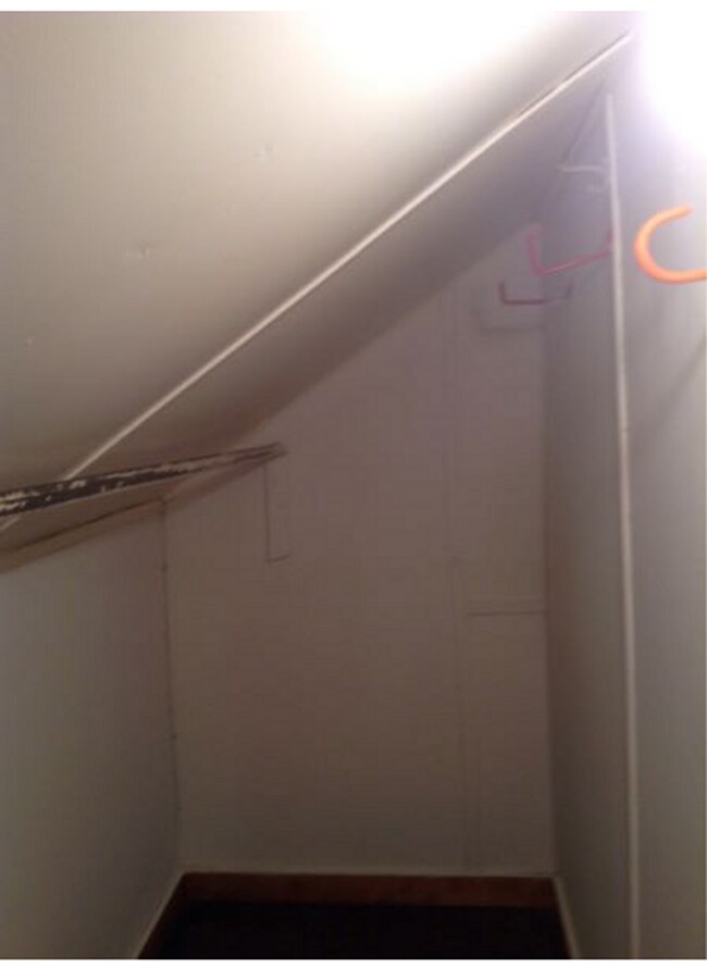 Building Photo - 1202 S Park Ave