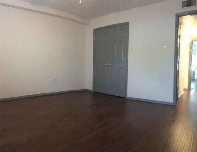 Building Photo - 12633 Memorial Dr