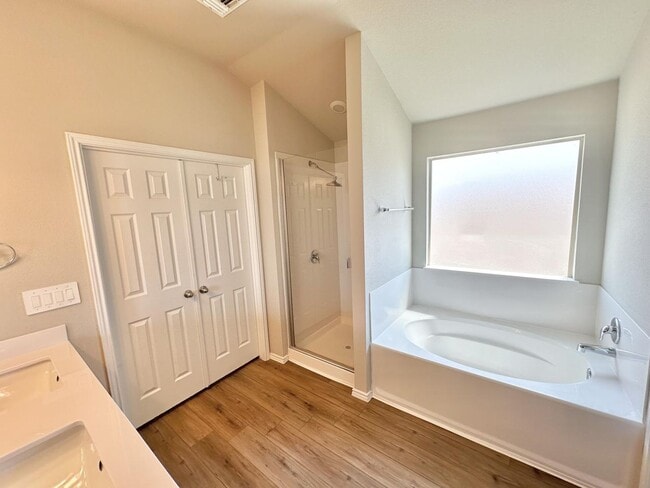 Building Photo - AVAILABLE NOW