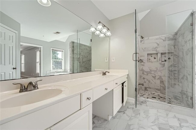Building Photo - 2478 Saluda Dr NW