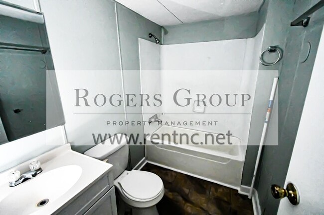 Building Photo - 65 Mark St