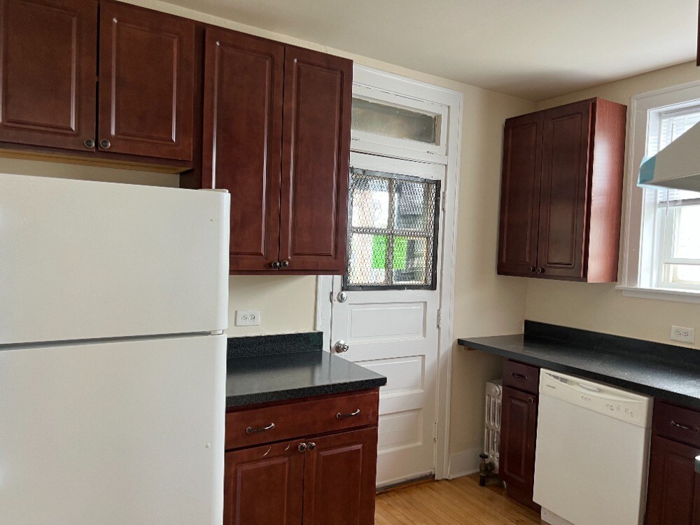 Building Photo - 2043 N Cicero Ave