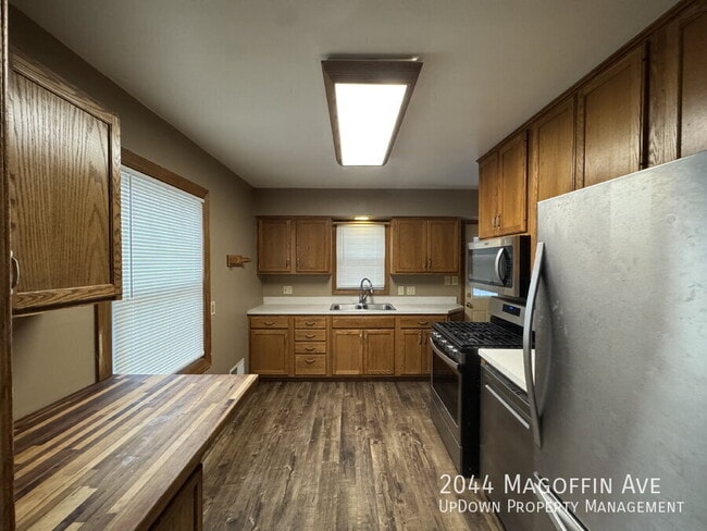 Building Photo - 2044 Magoffin Ave