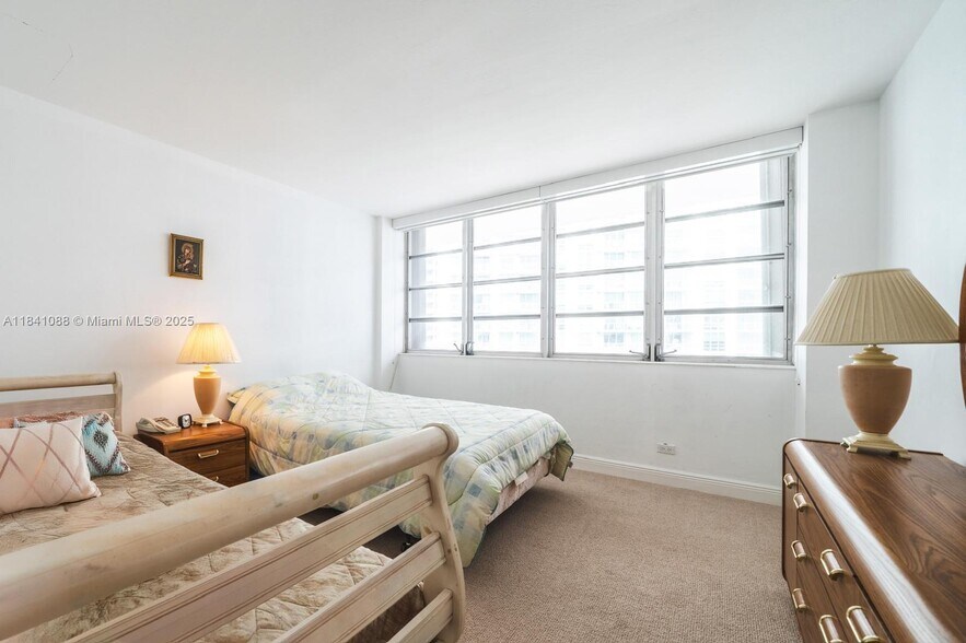 Building Photo - 1408 Brickell Bay Dr