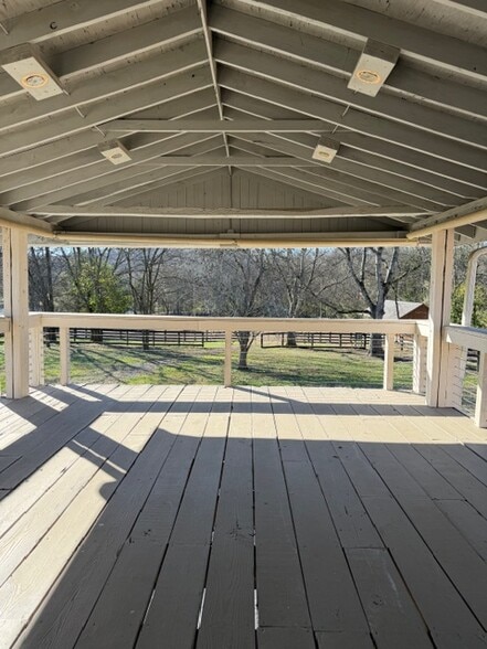 Building Photo - 6398 Temple Rd